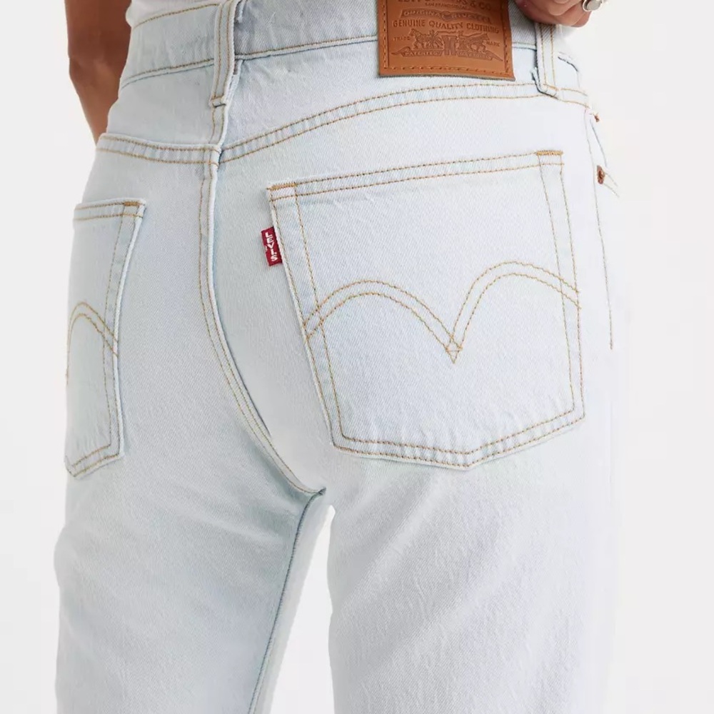 Levi's Women’s Classic Straight Light Blue Jeans
